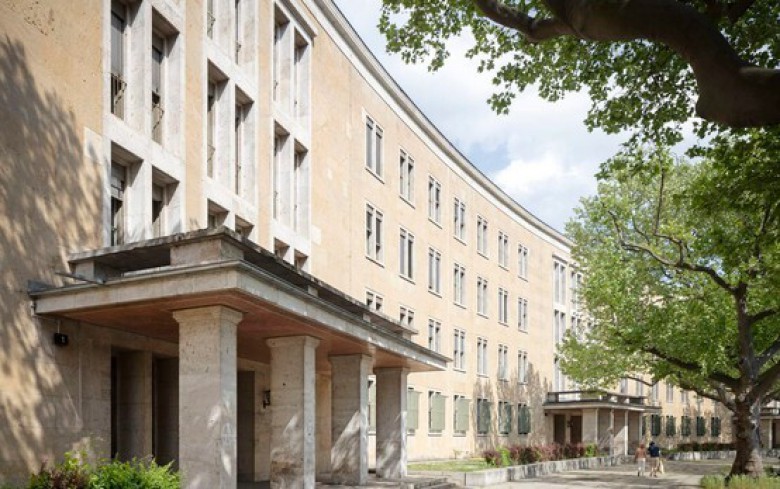 Historisches Anwesen, an einmaligem Standort Tempelhofer Flughafen, 2 Einheiten auch Einzeln