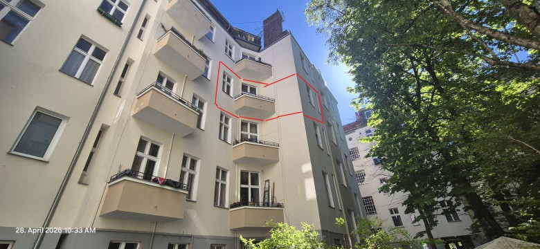 süße Altbauwohnung im Gartenhof mit Balkon nach Westen ausgerichtet, muss renoviert werden