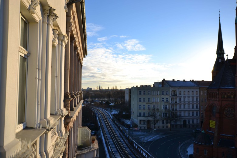 Schöneberg Helle loftig coole Altbau-Einheit  mit Balkon im 4. Stock im Gründerzeithaus