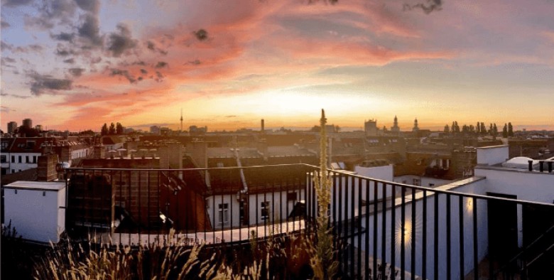 Erstbezug Penthouse ideal für Musiker da schallentkoppelt im Boxhagener Kiez