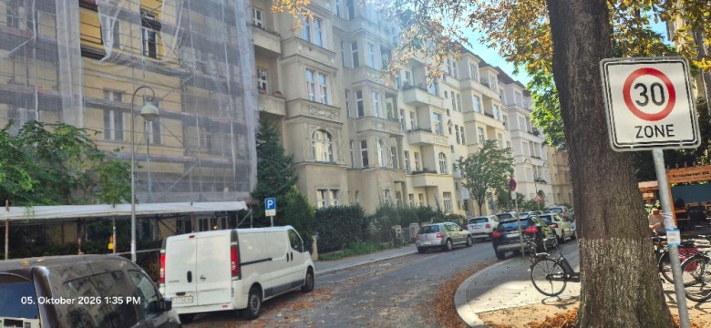 4.777 €/qm leicht renovierungsbedürftige Altbauwohnung nahe dem Viktoriapark, bis 6-7 Zimmer, West-Balkon